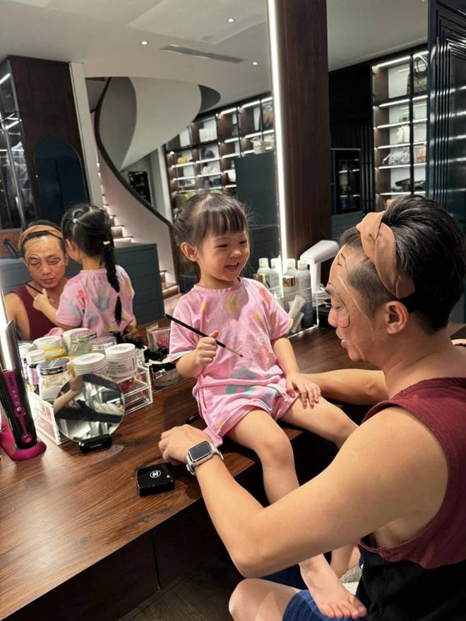 Con gái Cường Đô La quen được bố hầu hạ, mới 3 tuổi đã biết than mệt mỏi vì không có người mát-xa cho-8