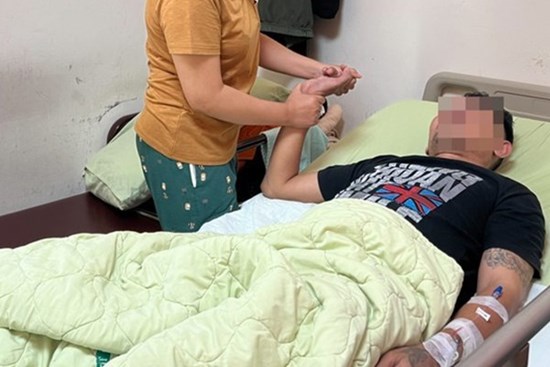 22 tuổi liệt nửa người do nhồi máu não, cảnh báo thói quen xấu của nhiều người