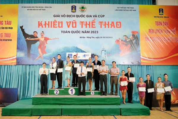 Phan Hiển gửi lời đặc biệt đến Khánh Thi: Cô ấy tạo nên tôi ngày hôm nay-2