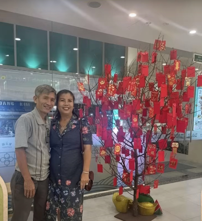 Công tử nhà giàu cãi lời mẹ yêu cô gái nghèo, cưới xong phá sản và cái kết sau 29 năm-5