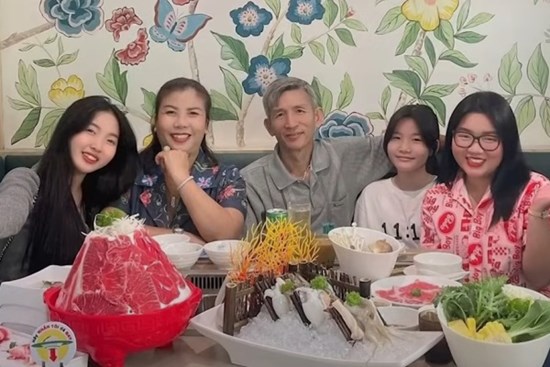 Công tử nhà giàu cãi lời mẹ yêu cô gái nghèo, cưới xong phá sản và cái kết sau 29 năm