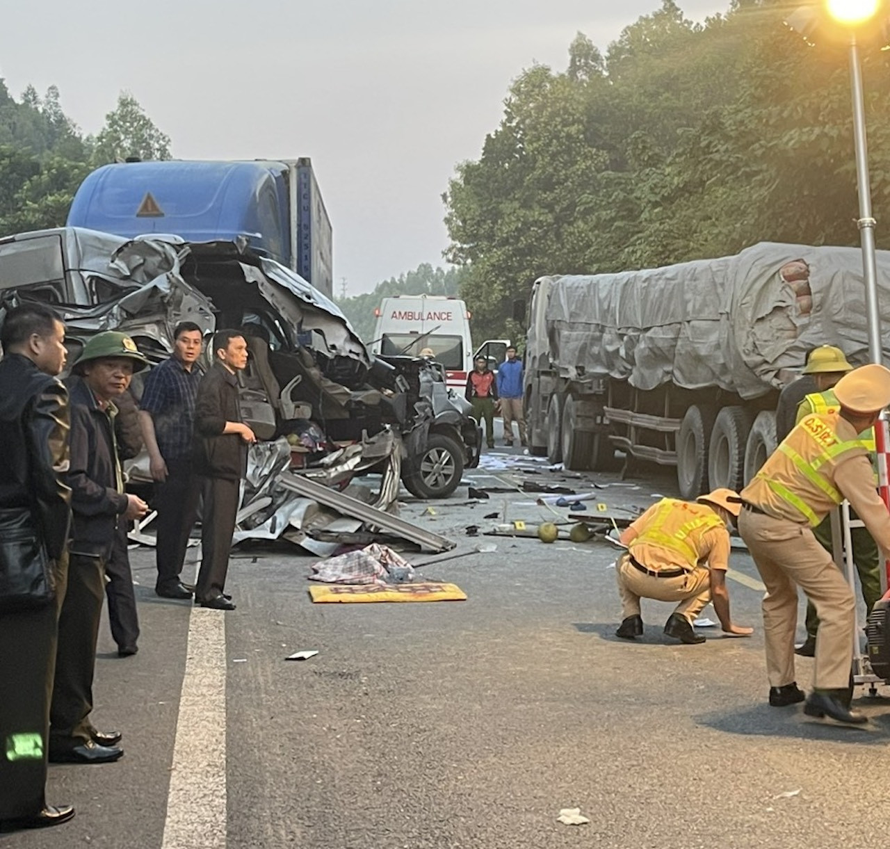 Tai nạn liên hoàn 5 người chết ở Lạng Sơn: Điều bất thường trong xe 16 chỗ-1