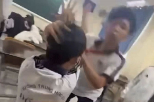 Nhà trường tạm dừng học 2 tuần với nam sinh đánh bạn kinh hoàng vì 500.000 đồng-2