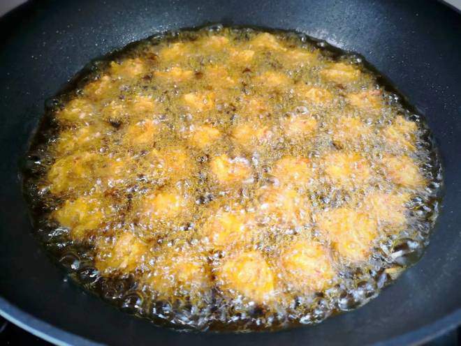 Củ này đang vào mùa, được coi là nhân sâm mùa đông bán đầy chợ, đem nấu được món mềm trong giòn ngoài ăn cực cuốn-8