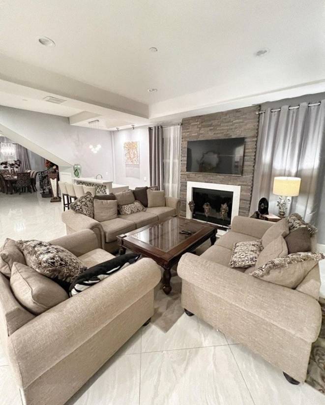 Lệ Quyên flex với Diva Mỹ Linh mỗi nơi có 1 căn nhà: Cận cảnh biệt thự 600m2 nguy nga, có cả nhà ở Mỹ-22