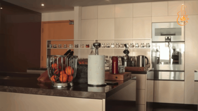 Mê cách chị đẹp Đoan Trang khoe nhà ở Singapore: Căn bếp triệu đô chồng Tây tự thiết kế, tủ đồ hiệu nhiều món độc lạ-4