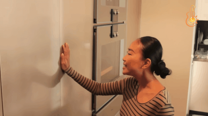 Mê cách chị đẹp Đoan Trang khoe nhà ở Singapore: Căn bếp triệu đô chồng Tây tự thiết kế, tủ đồ hiệu nhiều món độc lạ-7