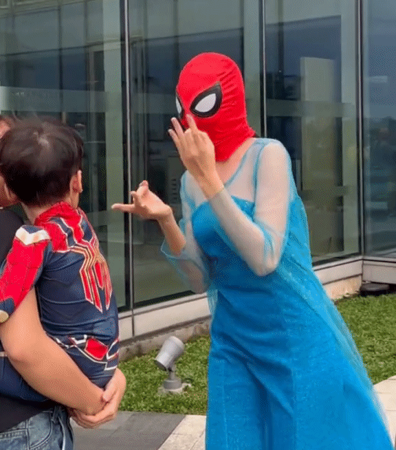 Vbiz nhập tiệc Halloween: Elsa Thùy Tiên bị con trai Hòa Minzy chê toàn tập, loạt sao đầu tư khủng nhưng chiếm spotlight là hội bạn BB Trần-2