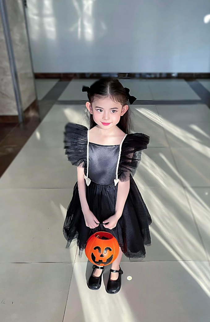 Vbiz nhập tiệc Halloween: Elsa Thùy Tiên bị con trai Hòa Minzy chê toàn tập, loạt sao đầu tư khủng nhưng chiếm spotlight là hội bạn BB Trần-11