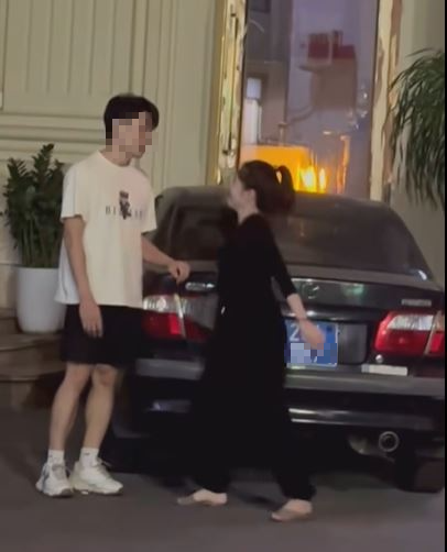 Vụ diễn viên Nhà hát Nghệ thuật đương đại VN bị đánh ghen tại nơi làm việc: Đã tạm cho nghỉ việc 2 diễn viên-1