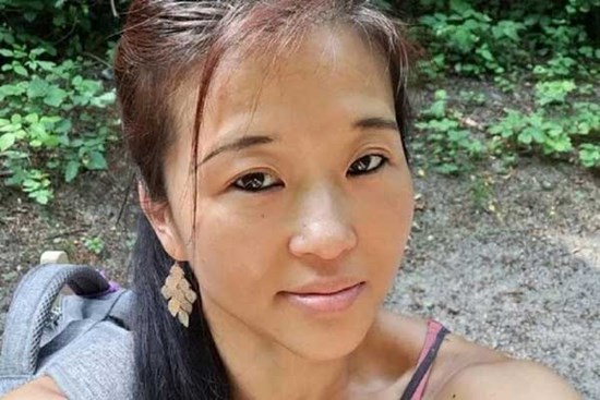 Bé gái bị nhốt dưới tầng hầm đến chết, bố mẹ bị bắt