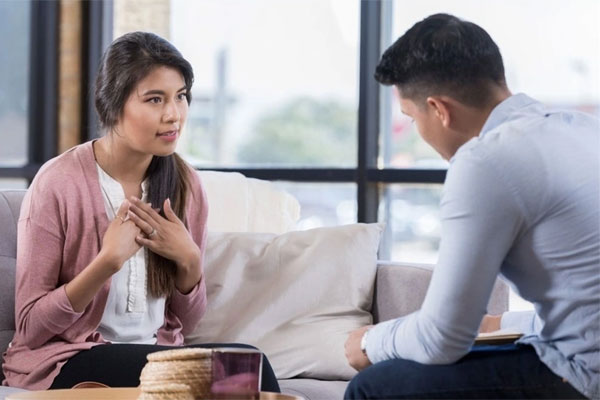 Xem camera thấy vợ sắp cưới cho con gái ăn cơm, tôi lập tức hủy hôn-1