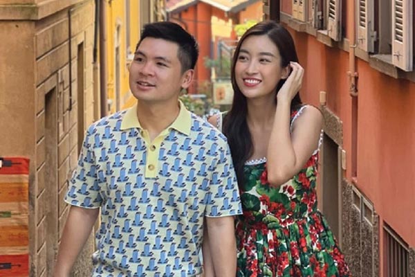 Lộ ảnh hiếm Hoa hậu Đỗ Mỹ Linh xuất hiện bên con đầu lòng, ái nữ gây chú ý với 1 đặc điểm-8