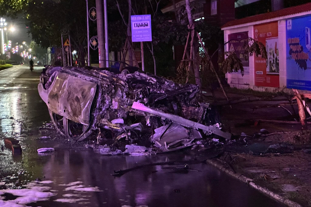 Vụ xe Mercedes lật nhiều vòng rồi bốc cháy: Kiểm tra nồng độ cồn và ma túy-2