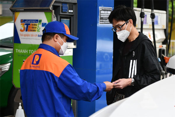 Giá xăng trong nước ngày mai có thể quay đầu giảm sau 2 lần tăng-2