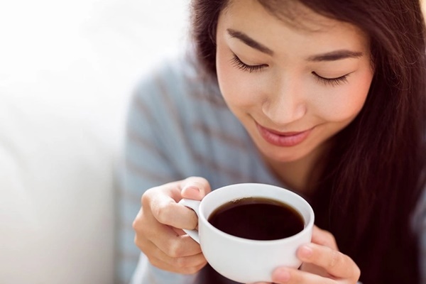 Phụ nữ sau tuổi 25 càng nên tránh uống cà phê với thứ này vì hại sức khỏe lại già nhanh-1
