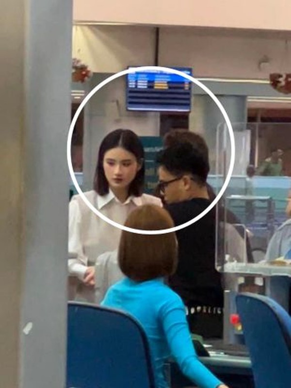 Bạn trai Hoa hậu Ý Nhi khiến netizen thiện cảm: Sóng gió nắm chặt tay, tiễn người yêu du học vẫn có loạt hành động ghi điểm!-3