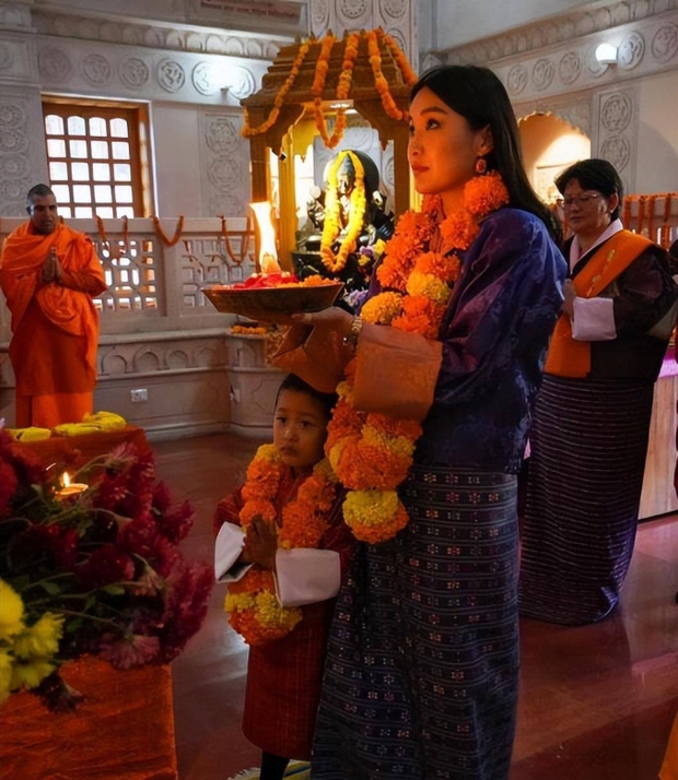 Hoàng hậu vạn người mê của Bhutan lộ diện sau khi hạ sinh công chúa, nhan sắc hiện tại khiến ai cũng bất ngờ-4