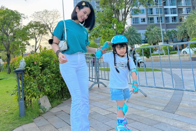 Soi ảnh Diệp Lâm Anh cho con đi chơi, nhiều người phát hiện một cách ngon, bổ, rẻ giúp con vừa tự tin vừa có AQ cao vút-2