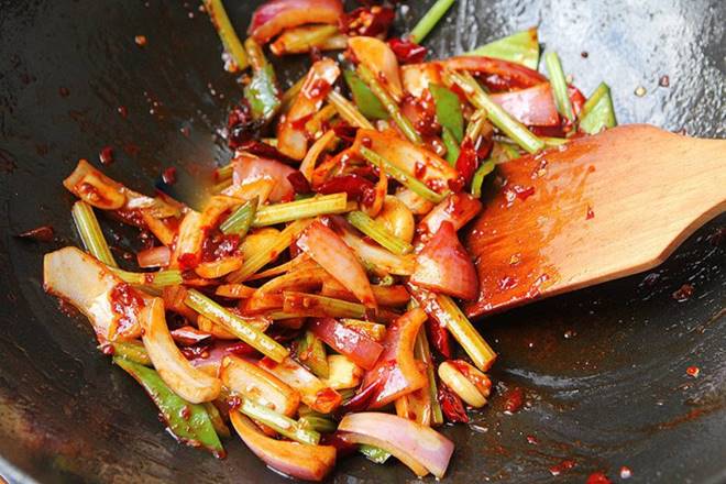 Tôm đừng rang nữa, nấu thế này vừa lạ miệng lại trôi cơm-4