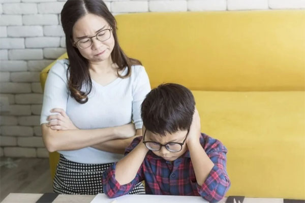 Xưa không có bài tập về nhà tôi vẫn giỏi, nay con học ngày học đêm vẫn lo kém-3