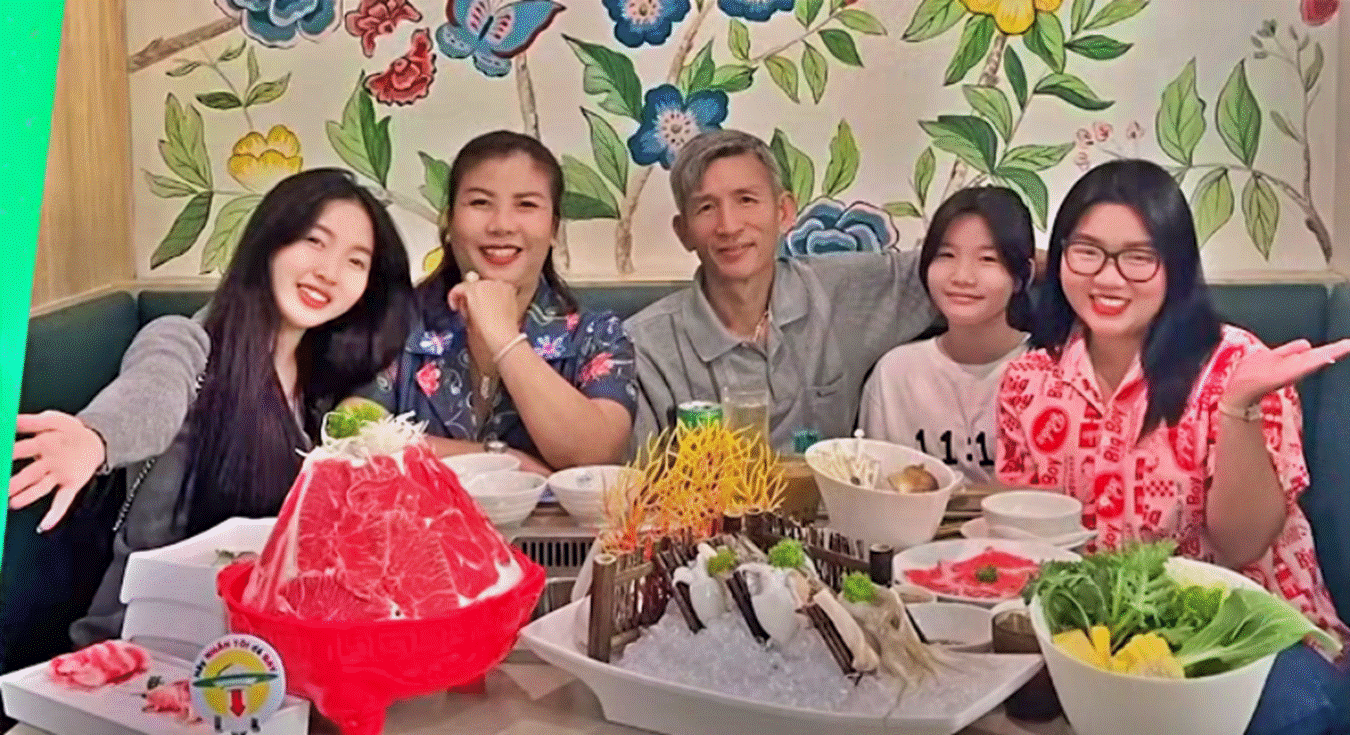 Vợ U60 gửi thư lãng mạn, chồng hạnh phúc tặng nụ hôn nồng ấm-4