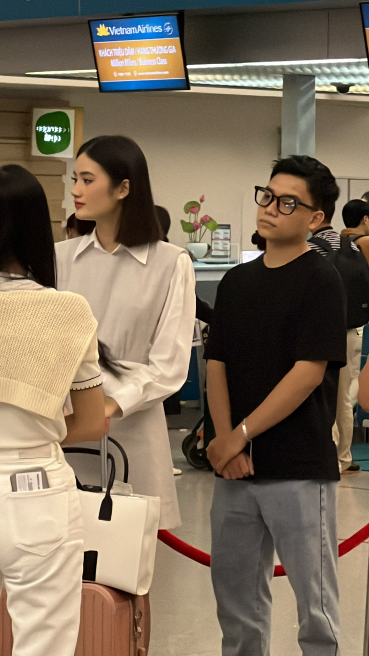 Hoa hậu Ý Nhi đi du học 2 năm, rời showbiz-1