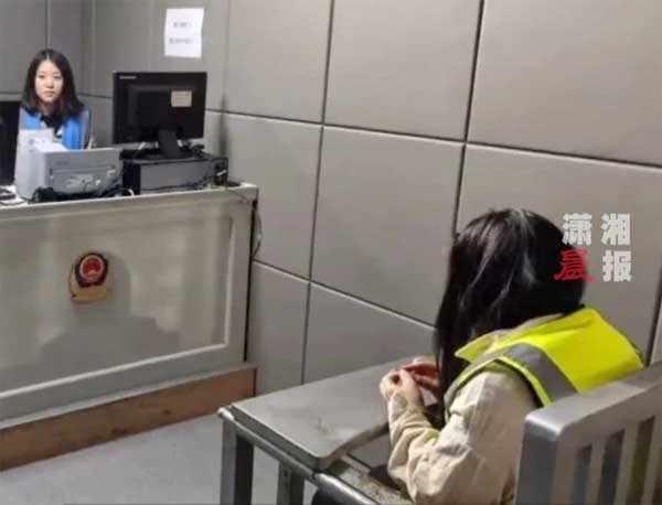 Quý bà 51 tuổi giả mạo gái trẻ hẹn hò với bạn của con trai, lừa 2,7 tỷ đồng-1