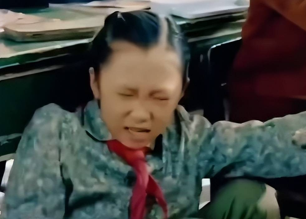 Trò đùa tưởng vô hại của con khiến bố mẹ mất oan 350 triệu, tương lai một đứa trẻ bị ảnh hưởng-1