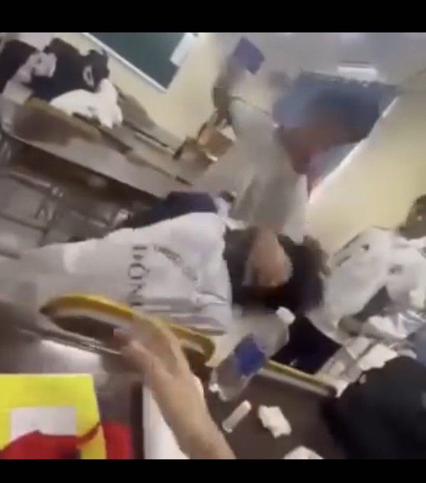 Nhà trường tạm dừng học 2 tuần với nam sinh đánh bạn kinh hoàng vì 500.000 đồng-1