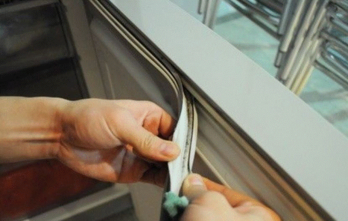 Bộ phận ngay cửa tủ lạnh nhưng ít ai để ý: Hỏng hóc vừa mất vệ sinh, vừa gây tốn điện-4