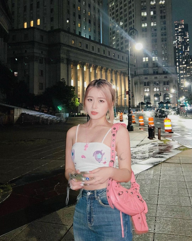 Chao công khai ảnh khoá môi” bạn trai, hé lộ số tuổi chênh lệch gây bất ngờ-5