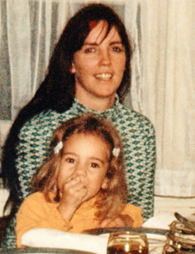 Đời không như mơ của họa mi nước Mỹ” Mariah Carey: Trưởng thành trong sự phân biệt chủng tộc, từng suýt bị chị gái bán vào nhà thổ-1