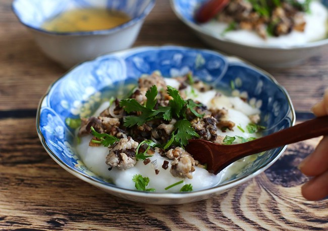 Mách bạn công thức làm bánh đúc thịt nóng hổi, thơm ngon chỉ trong 20 phút-1