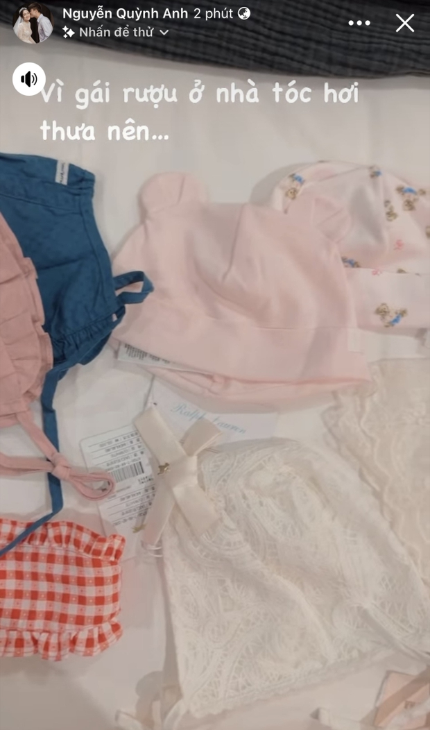 Vợ Duy Mạnh - ái nữ cựu chủ tịch CLB Sài Gòn vi vu Hàn Quốc không quên mua quà đặc biệt cho con gái rượu-1