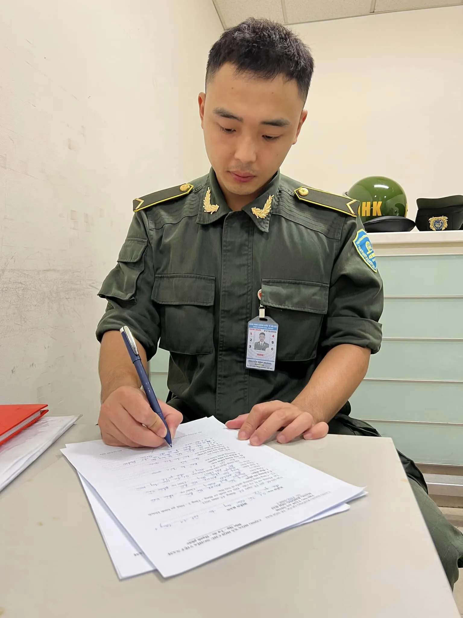 Người phụ nữ đau tim khi để quên chiếc túi quan trọng tại sân bay-3