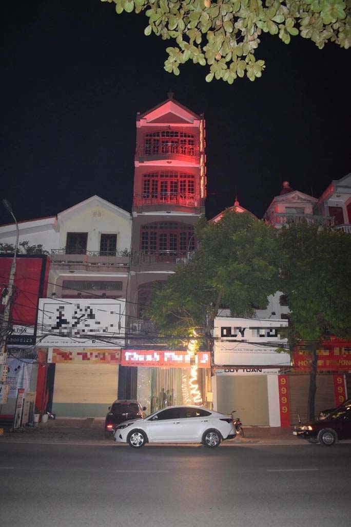 Vợ chồng đâm nhau thương vong trong nhà nghỉ-1