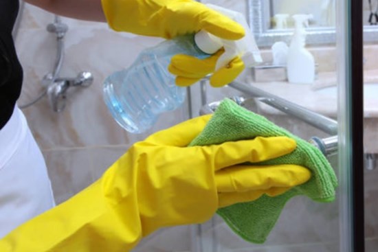 Bí quyết làm sạch phòng tắm mà không cần cọ rửa nhiều