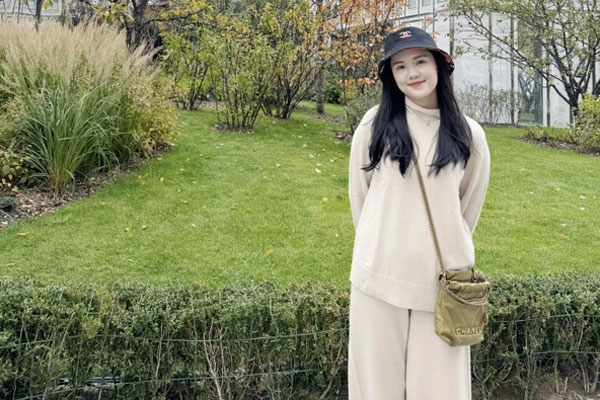 Duy Mạnh tai nạn giao thông, con trai thì bị ốm, ái nữ cựu chủ tịch CLB Sài Gòn tự nhắc bản thân phải cố lên-3