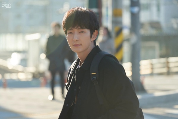 Nam thần Lee Jun Ki tiết lộ 2 bí quyết bất bại để giảm 15kg, giữ ngoại hình không tuổi, trong đó có một món cực quen-1