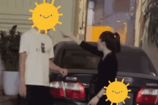 Cô vợ trong vụ đánh ghen ở Nhà hát đột nhiên xóa livestream sau phát ngôn