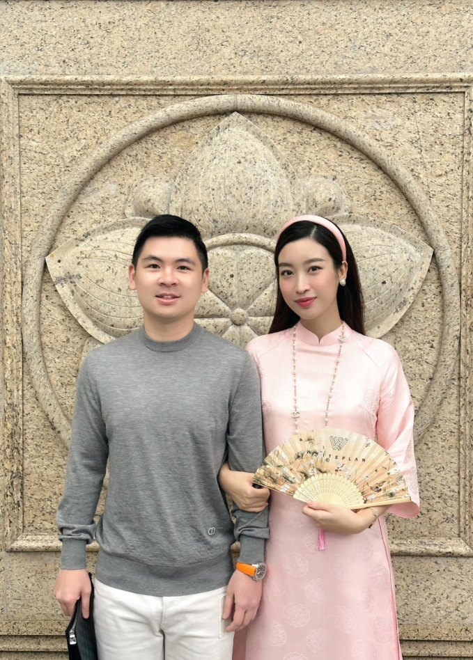 Lộ ảnh hiếm Hoa hậu Đỗ Mỹ Linh xuất hiện bên con đầu lòng, ái nữ gây chú ý với 1 đặc điểm-5