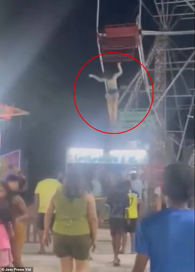 Chơi vòng đu quay khổng lồ, bé gái gặp sự cố treo lơ lửng trên không khiến tất cả nhân chứng nín thở theo dõi rồi hét lên kinh hoàng-3