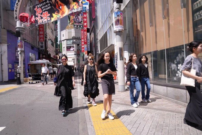 Các con của Hồng Nhung ngày nào bé xíu giờ cao hơn cả mẹ, nhìn vào 1 chi tiết, nhiều người khen chị đẹp biết cách tôn trọng con-1