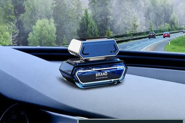 Có nên để nước hoa trong xe ô tô?-1