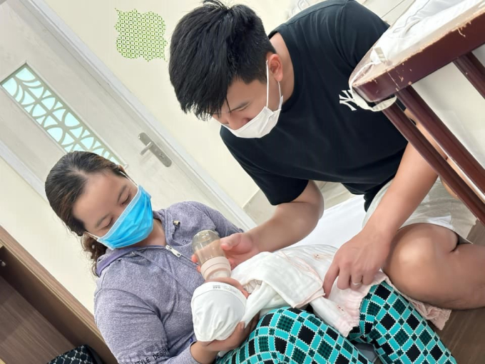 Thủ môn điển trai nhất nhì Việt Nam hạnh phúc đón con đầu lòng-2