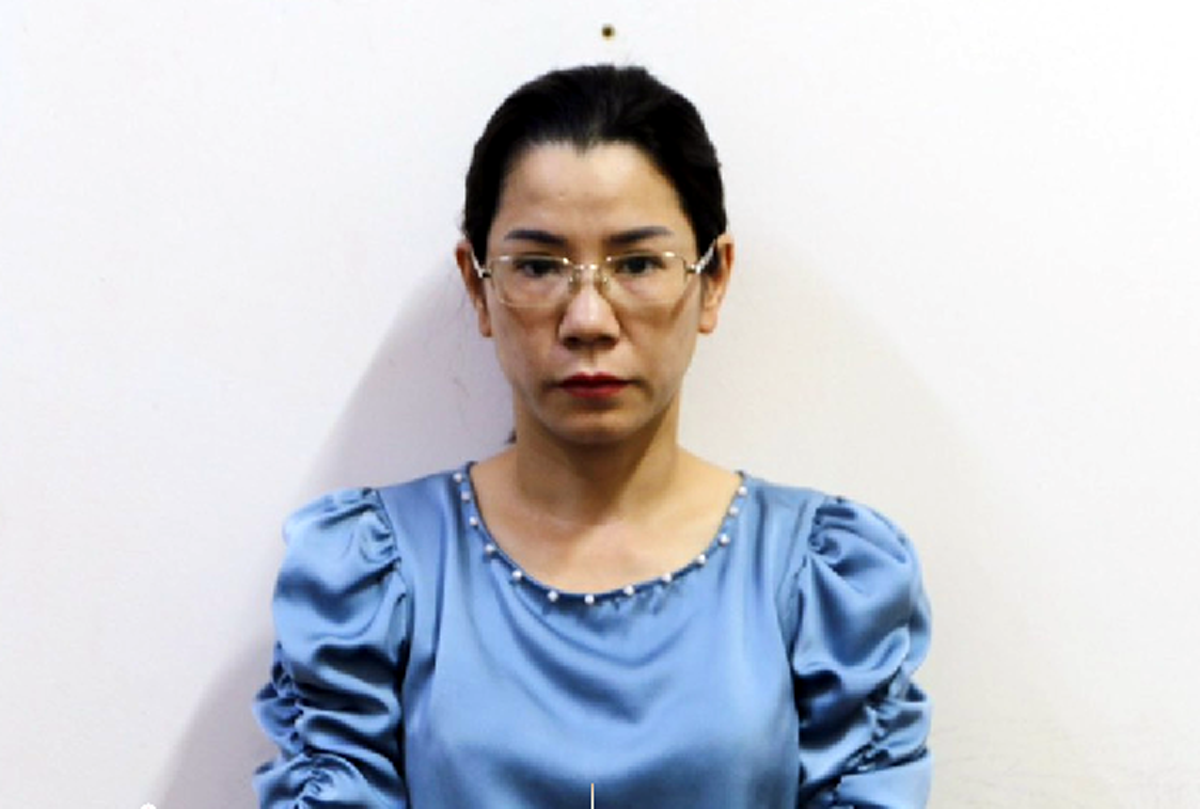 Tạm giữ hình sự nữ cán bộ văn phòng đất đai biến 6 sổ đỏ của dân thành tên mình-1