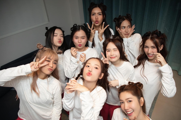 Cuối cùng Puka cũng hé lộ ảnh tiệc độc thân: Hòa Minzy và dàn sao nữ Vbiz quậy banh nóc, nhan sắc cô dâu gây chú ý-6