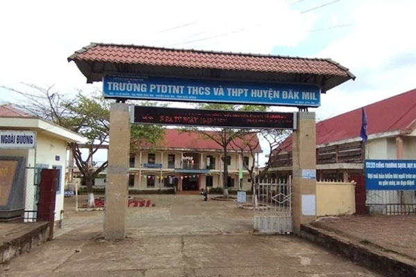 Gần 60 học sinh bị ngộ độc sau bữa ăn trưa-1