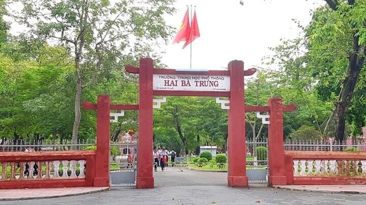 Vụ nữ giáo viên bị cưỡng chế khỏi lớp học: Hiệu trưởng xin nghỉ hưu trước tuổi-1
